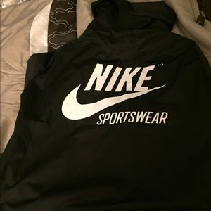 Water resistant wind breaker